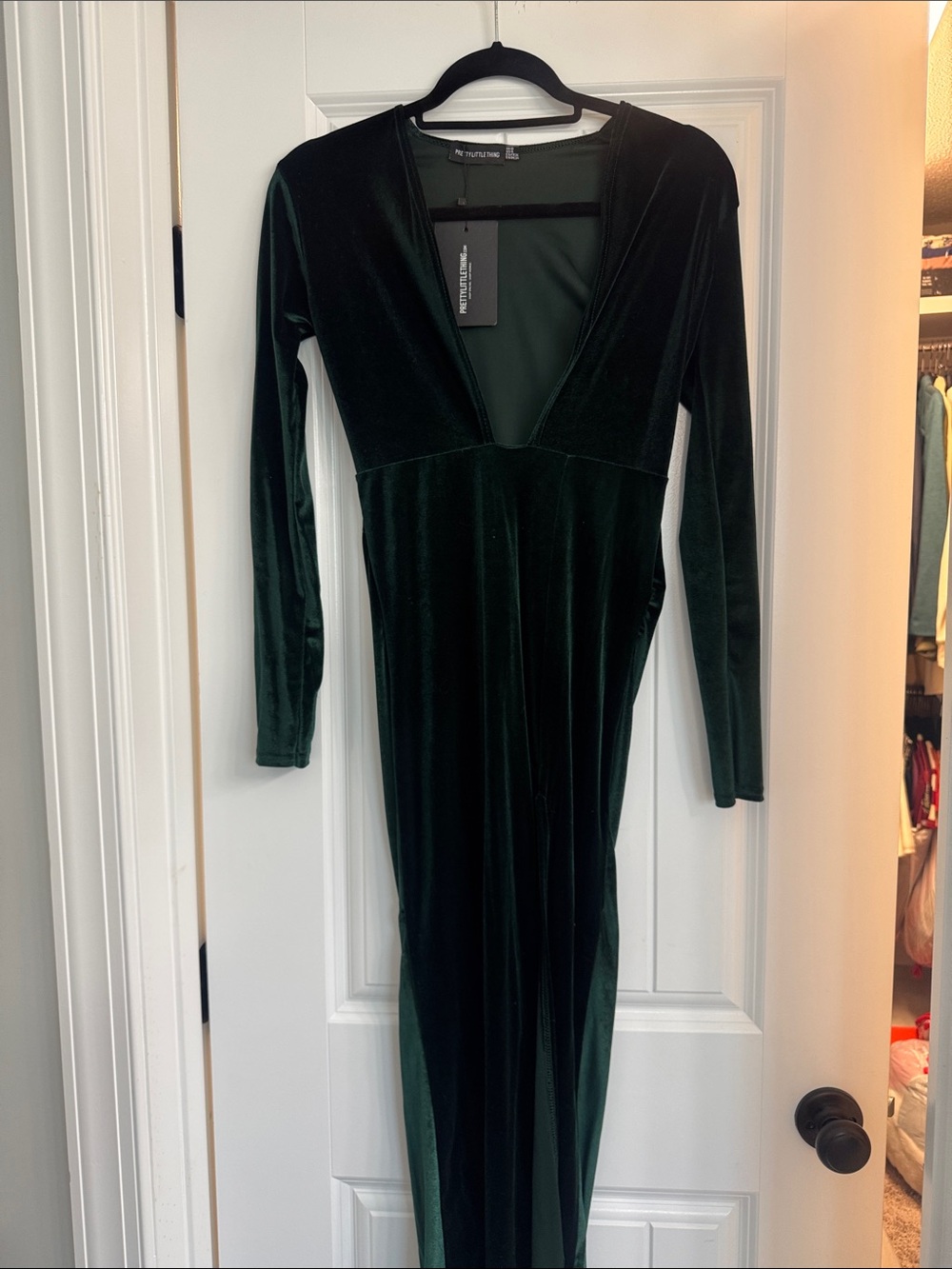 PrettyLittleThing Dark Emerald Green Velvet Long Sleeve V-Neck Dress